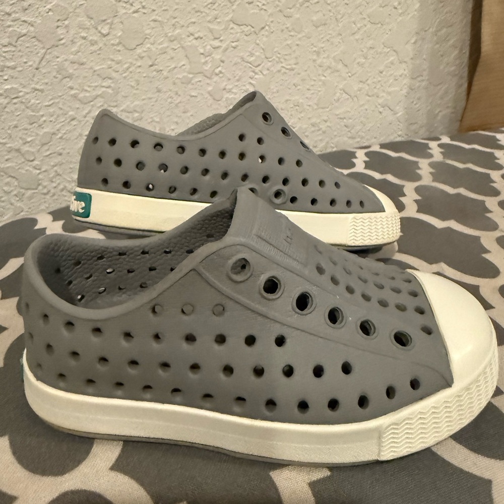 Unisex Native Grey Slip-On Water Shoes- C6